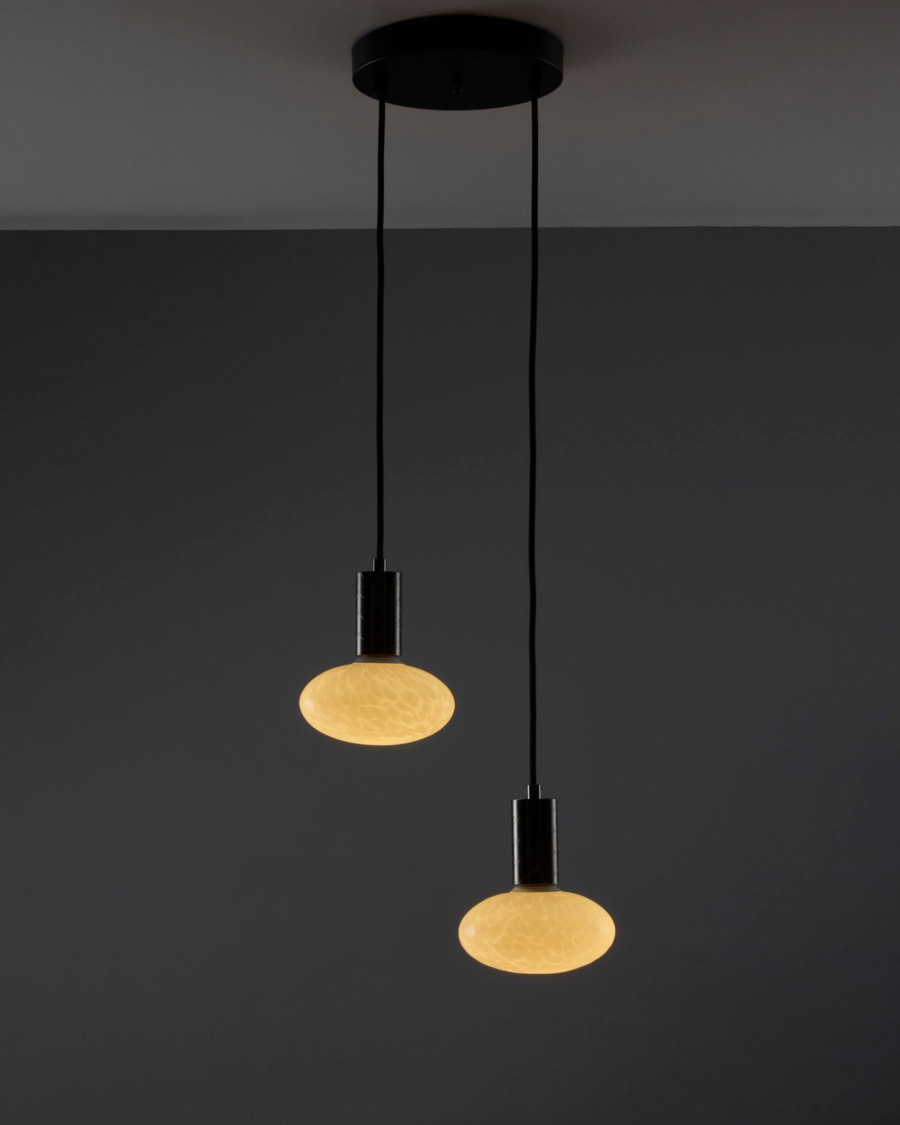 Drop Duo Forge Black Pebble (Antique Brass Holder)