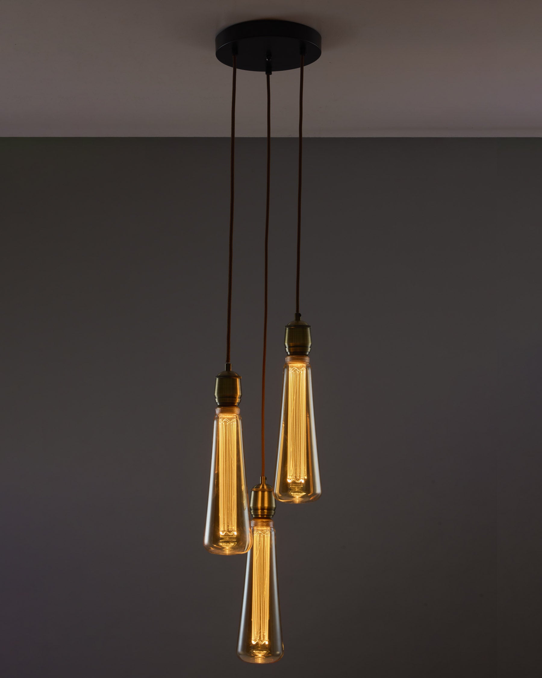 Drop Trio Forge Black Teardrop	(Antique Brass Holder)