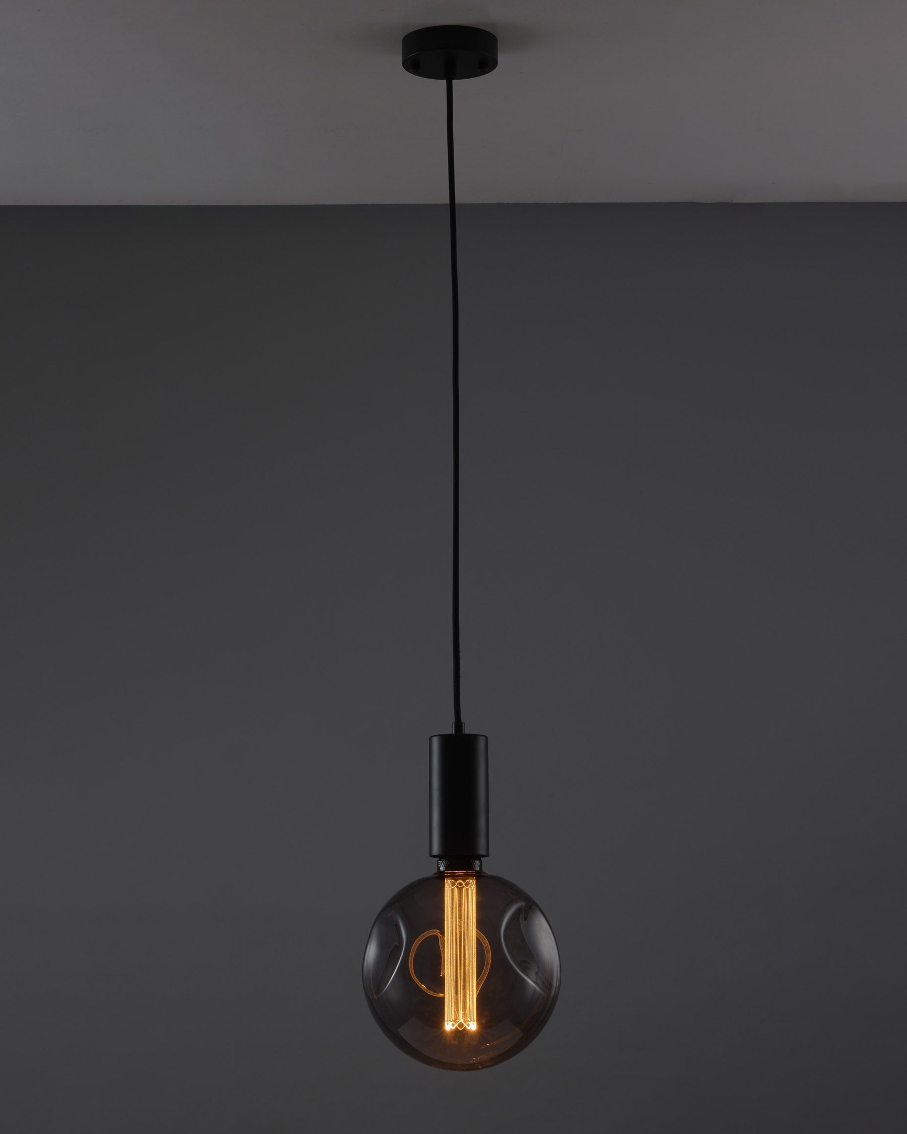 Drop Uno Forge Black Dimple Smoke (Big Gold Holder)